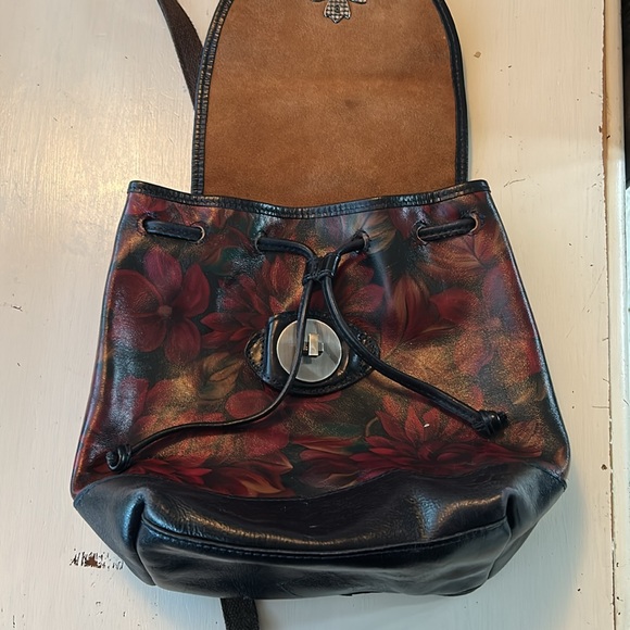 Patricia Nash English Seluci English Rustic Mums Backpack Blk/Burgundy - Picture 3 of 11